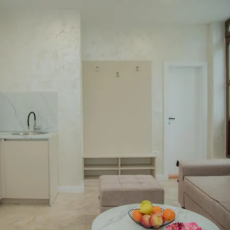 Luka Apartment *